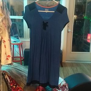 Short sleeve flowy dress with front bow